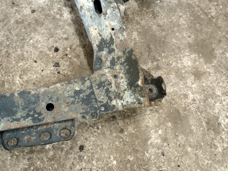 Балка подмоторная