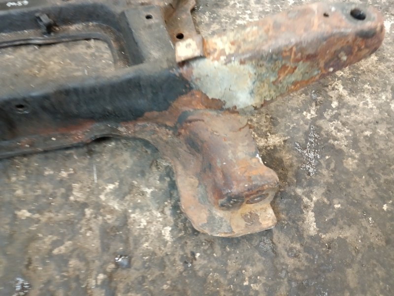 Балка подмоторная