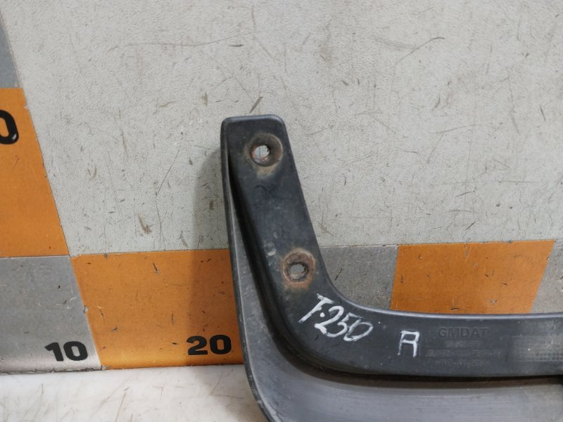 Брызговик задний правый