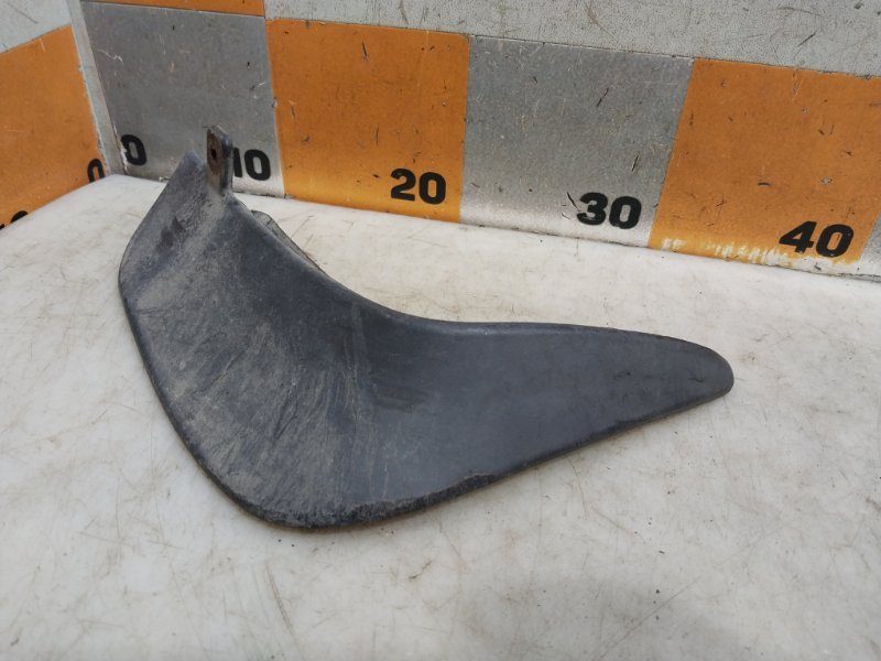 Брызговик задний правый