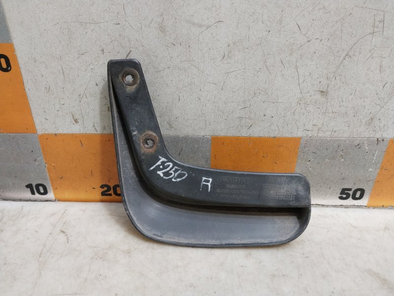 Брызговик задний правый