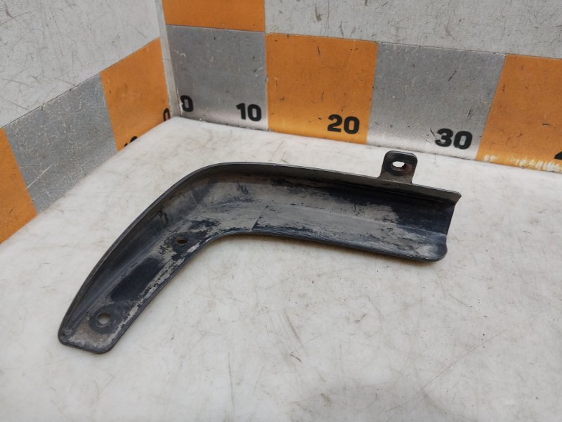Брызговик задний правый