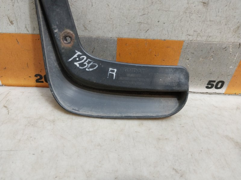 Брызговик задний правый