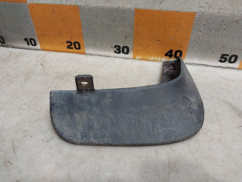 Брызговик задний правый