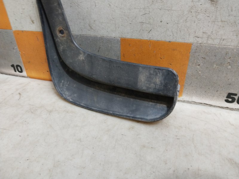 Брызговик задний правый