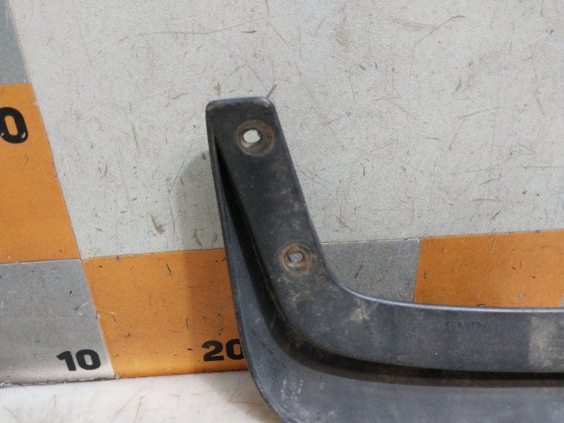 Брызговик задний правый