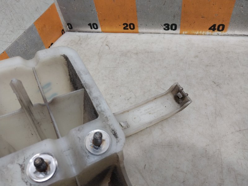 Кронштейн усилителя заднего бампера правый