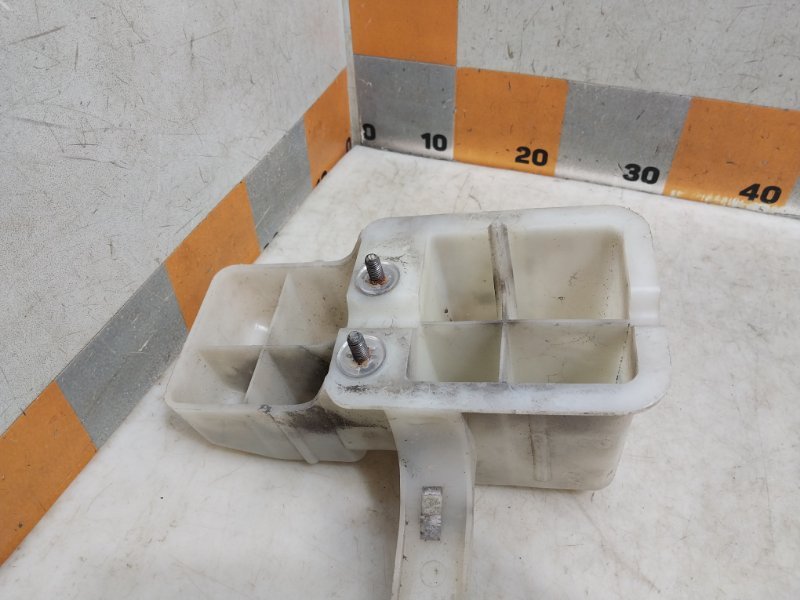 Кронштейн усилителя заднего бампера правый