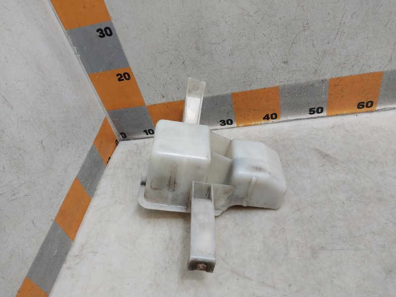 Кронштейн усилителя заднего бампера правый