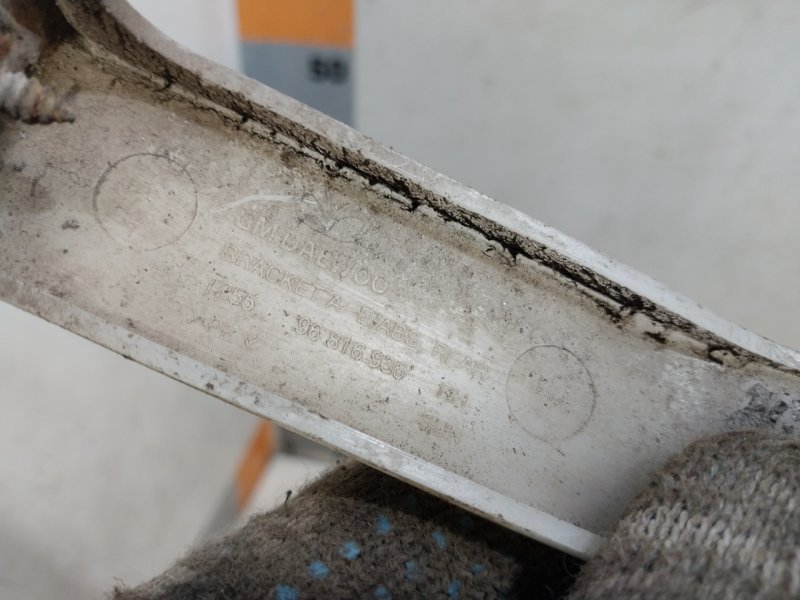 Кронштейн усилителя заднего бампера правый