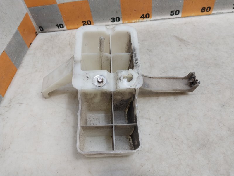 Кронштейн усилителя заднего бампера правый