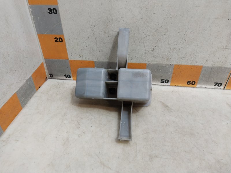 Кронштейн усилителя заднего бампера правый