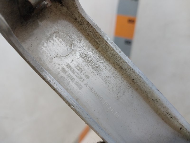 Кронштейн усилителя заднего бампера правый