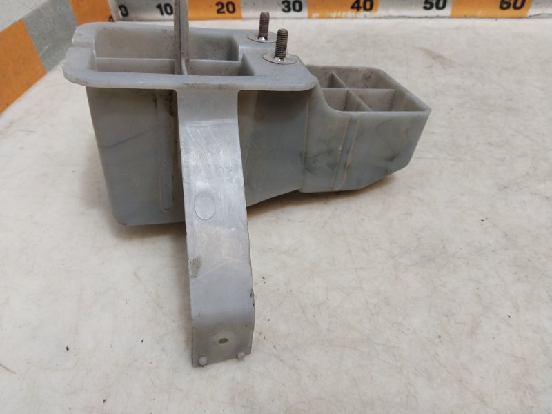 Кронштейн усилителя заднего бампера правый