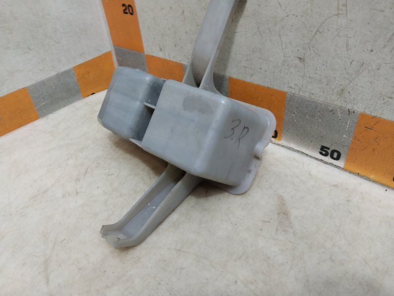 Кронштейн усилителя заднего бампера правый