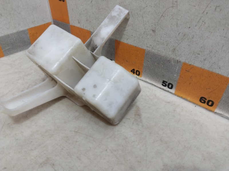 Кронштейн усилителя заднего бампера правый