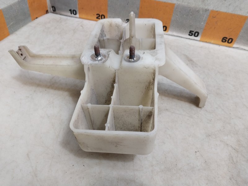 Кронштейн заднего бампера