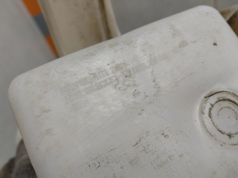 Кронштейн заднего бампера