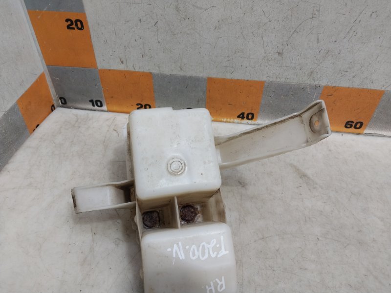 Кронштейн заднего бампера