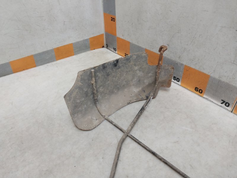 Кронштейн крепления запасного колеса