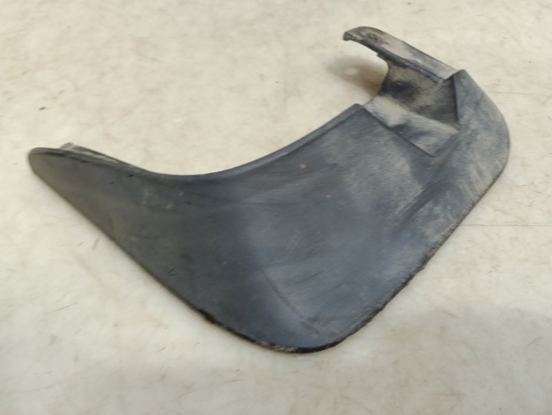 Брызговик передний левый