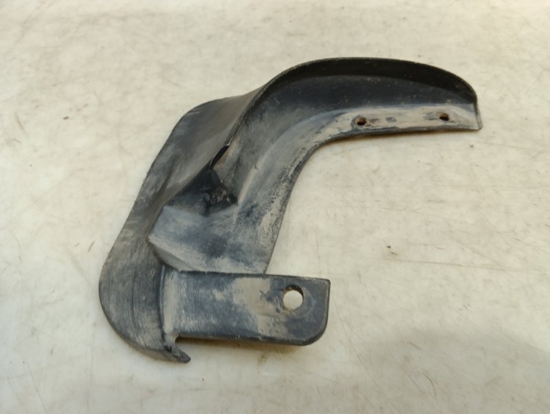 Брызговик передний левый