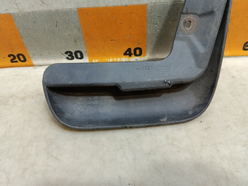 Брызговик задний левый