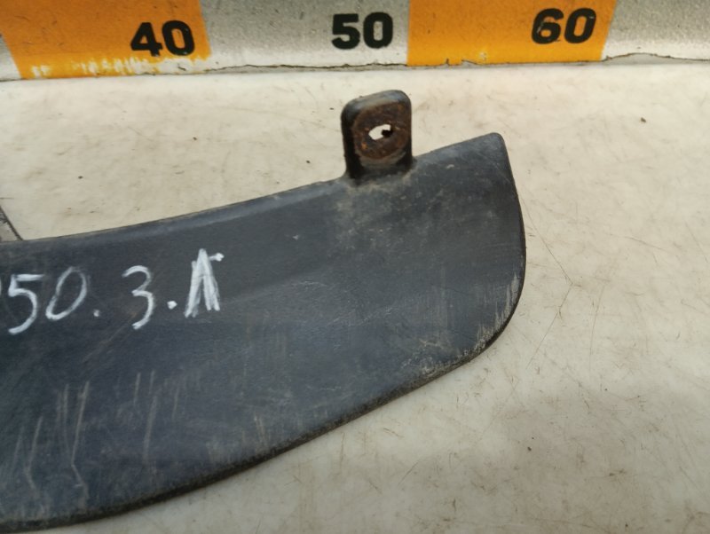 Брызговик задний левый