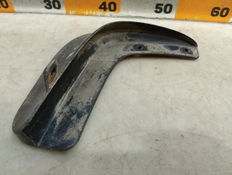 Брызговик задний левый