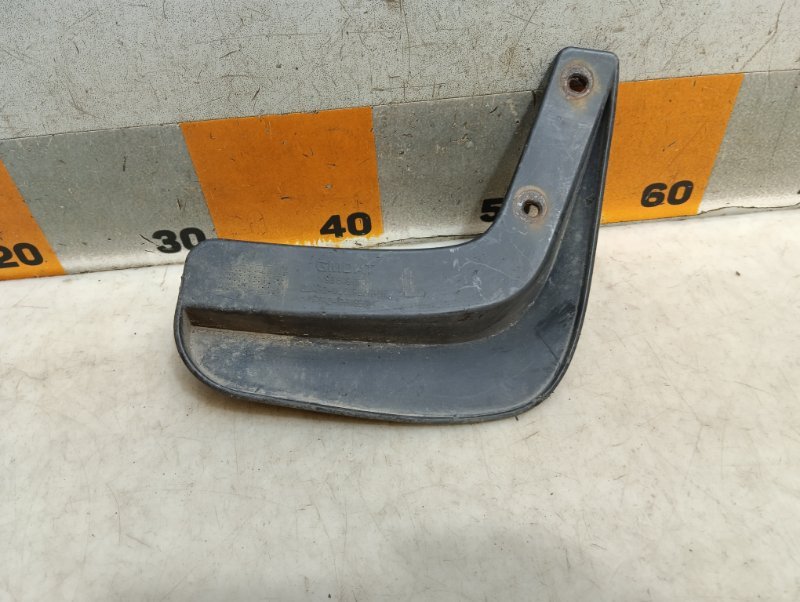 Брызговик задний левый