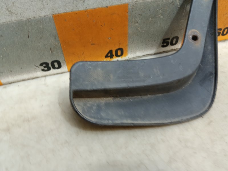 Брызговик задний левый