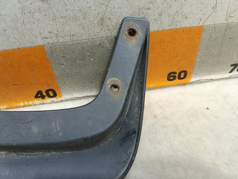 Брызговик задний левый