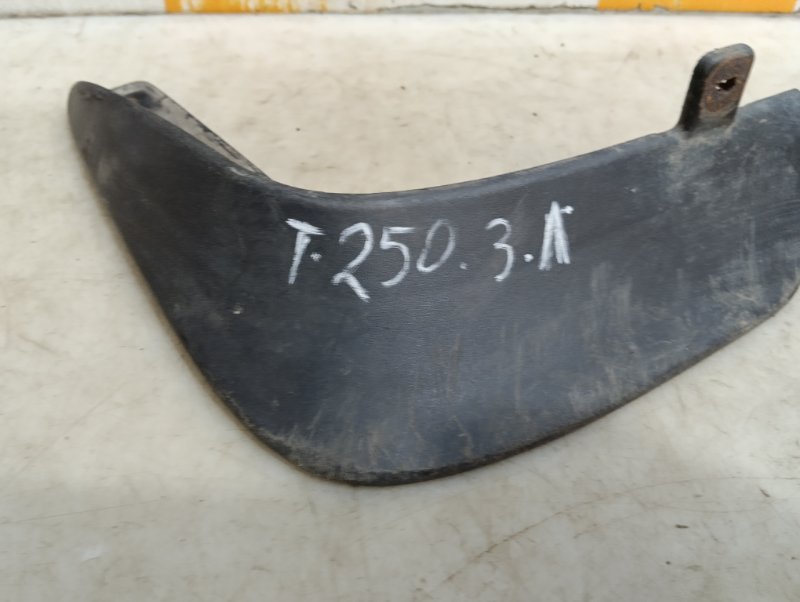 Брызговик задний левый