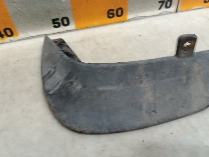 Брызговик задний левый