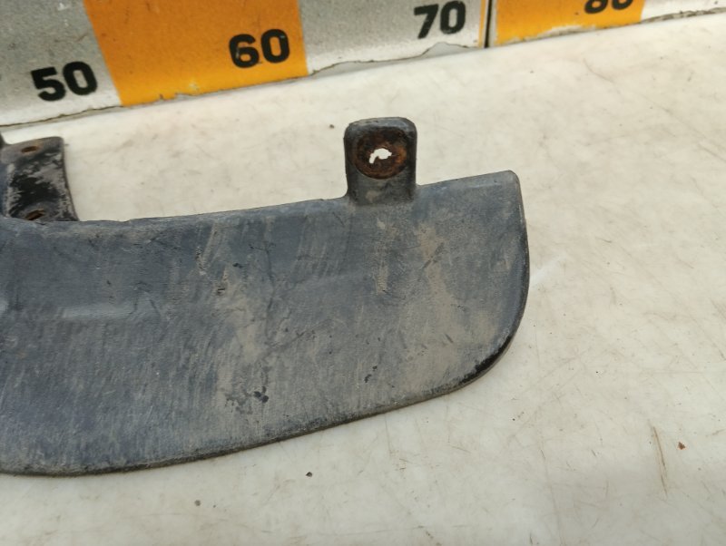 Брызговик задний левый