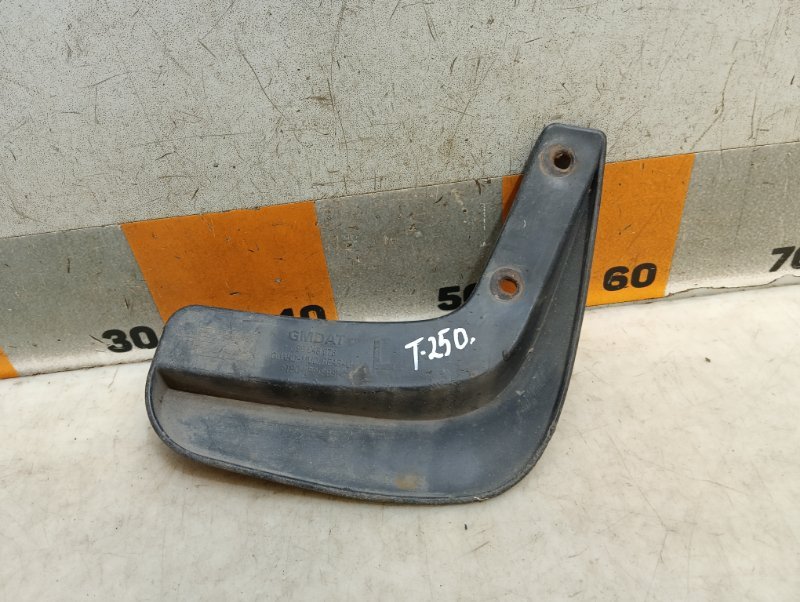 Брызговик задний левый