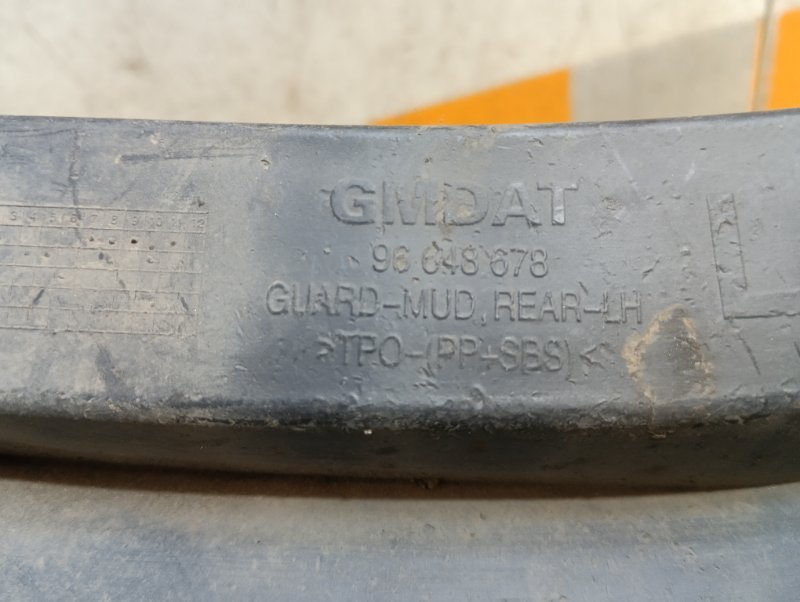 Брызговик задний левый