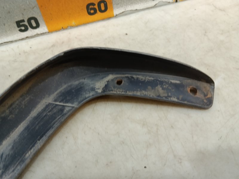 Брызговик задний левый