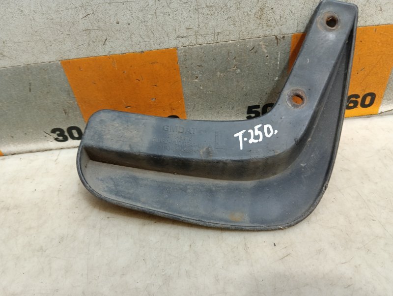 Брызговик задний левый