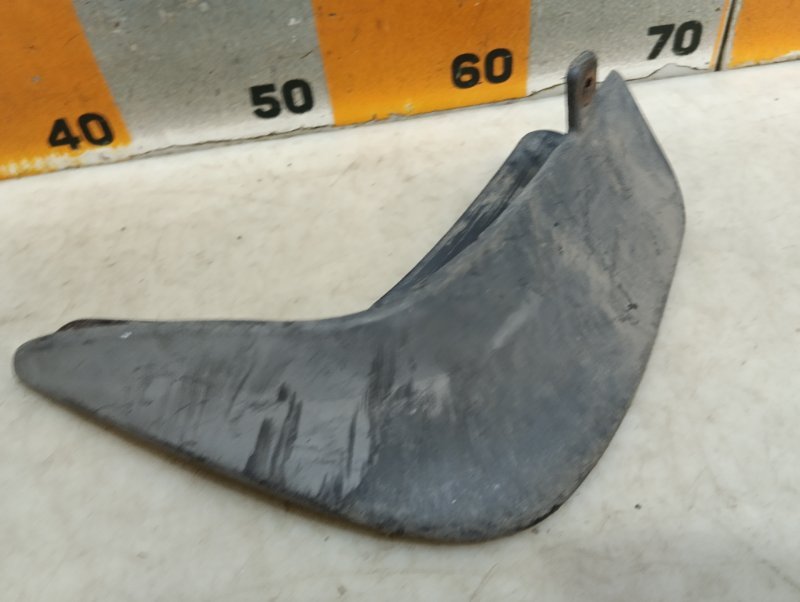 Брызговик задний левый