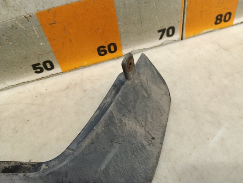 Брызговик задний левый