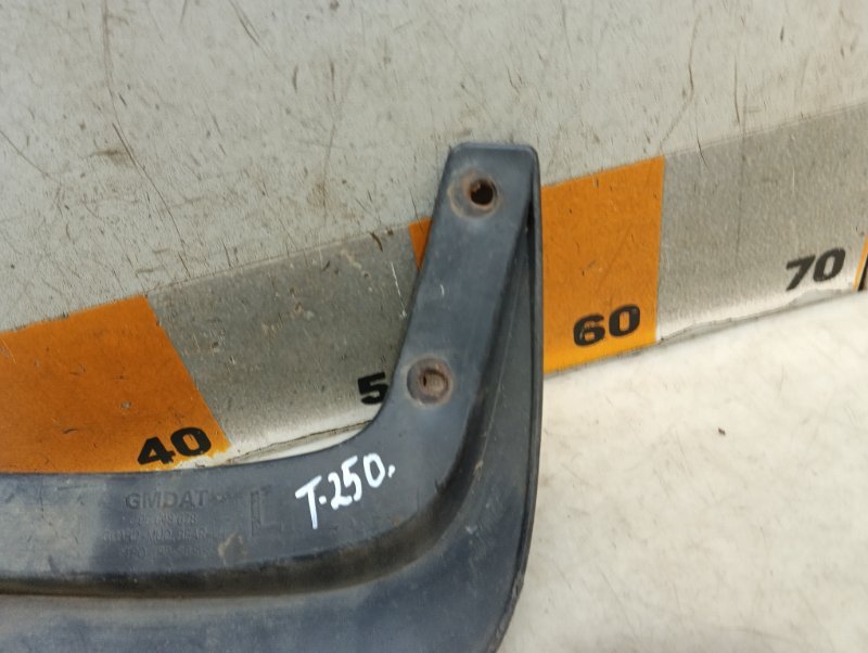 Брызговик задний левый