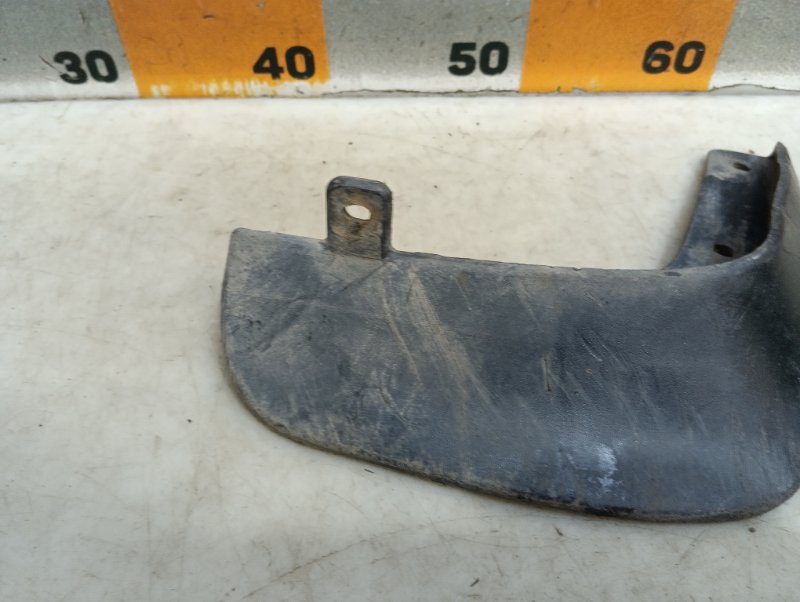 Брызговик задний правый