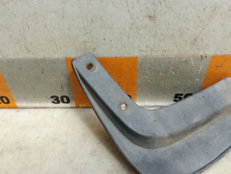 Брызговик задний правый