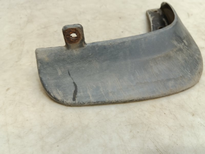 Брызговик задний правый