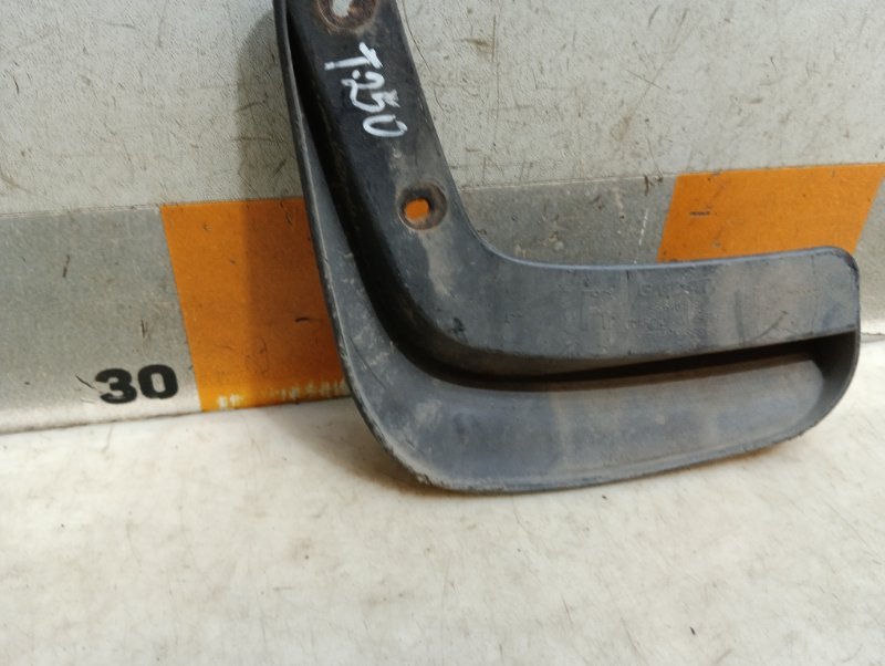 Брызговик задний правый