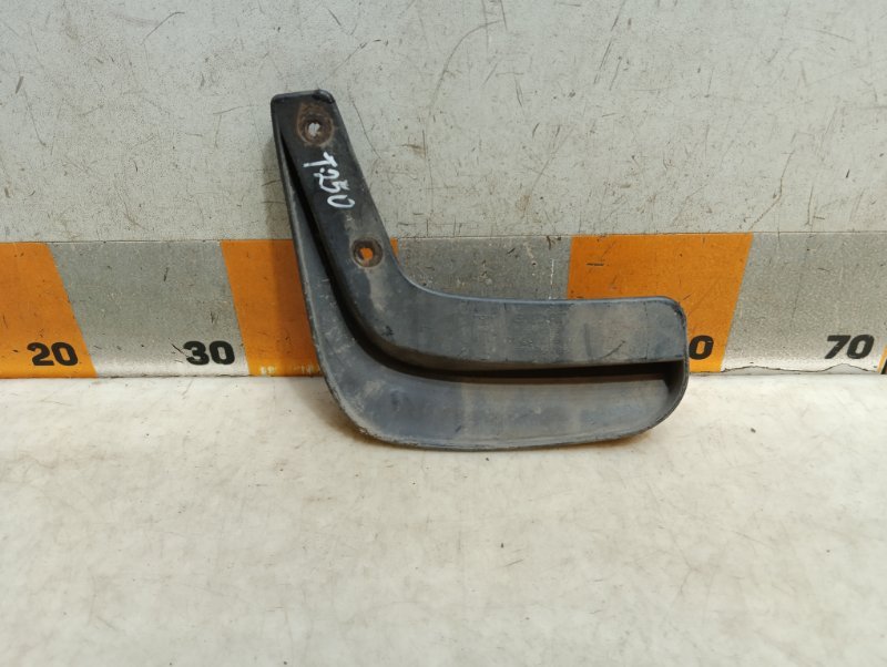 Брызговик задний правый