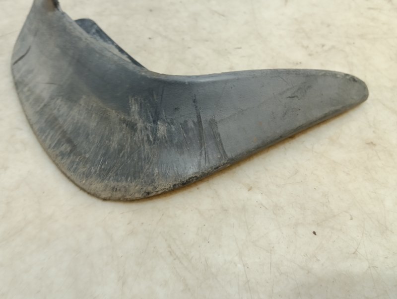 Брызговик задний правый