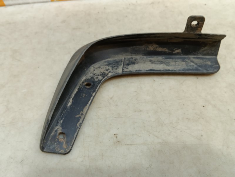 Брызговик задний правый