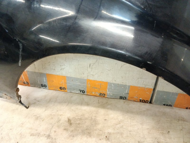 Крыло переднее правое